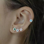 Brinco ponto de luz cravejado rosa