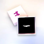 Anel solitário transpasse cravejado