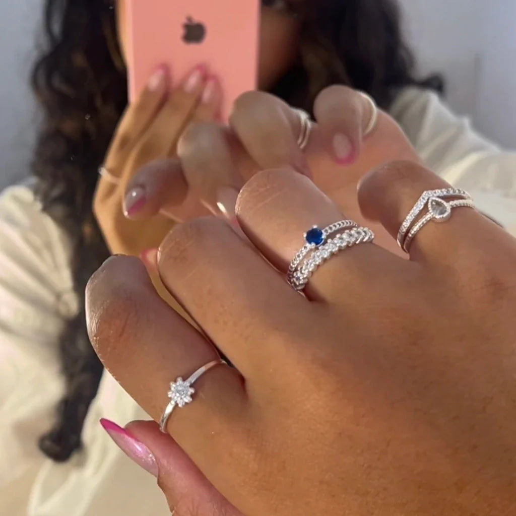 Solitário cravejado zircônia azul