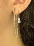 Brinco argola com zircônia oval